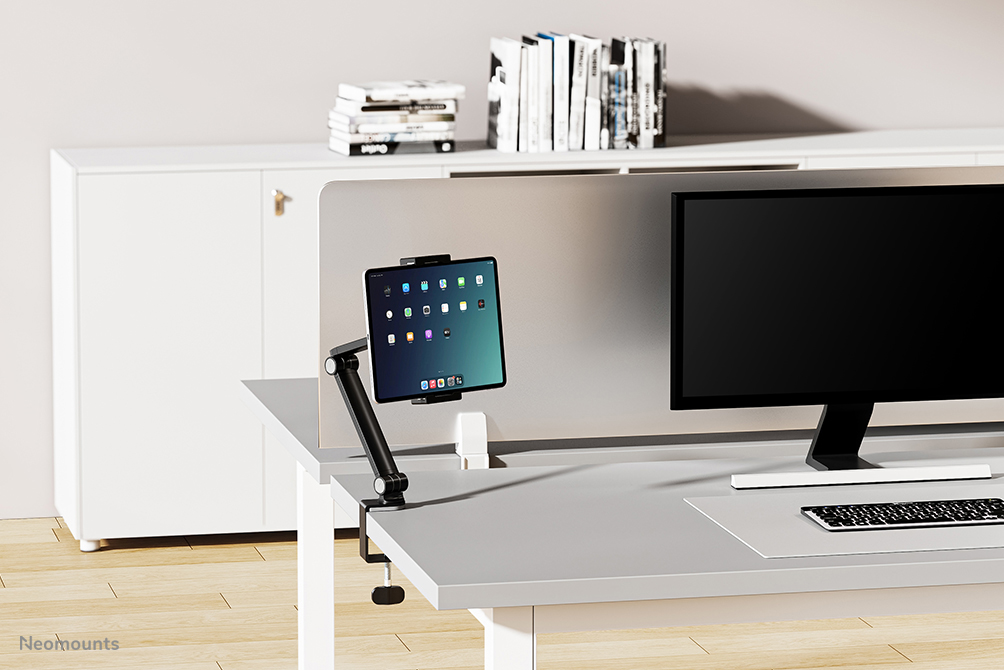 Neomounts DS15-545BL1 Tablet holder desk clamp 4.7-12.9" - universal - full motion